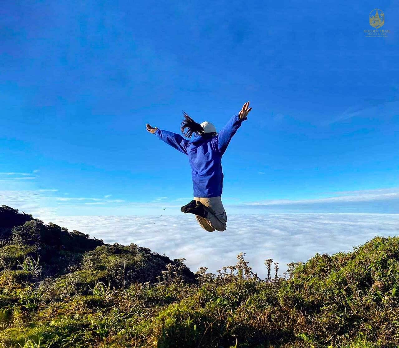 Sa Mu - U Bo Trek: 2-Day Adventure to the "Cloud Hunting" Peaks